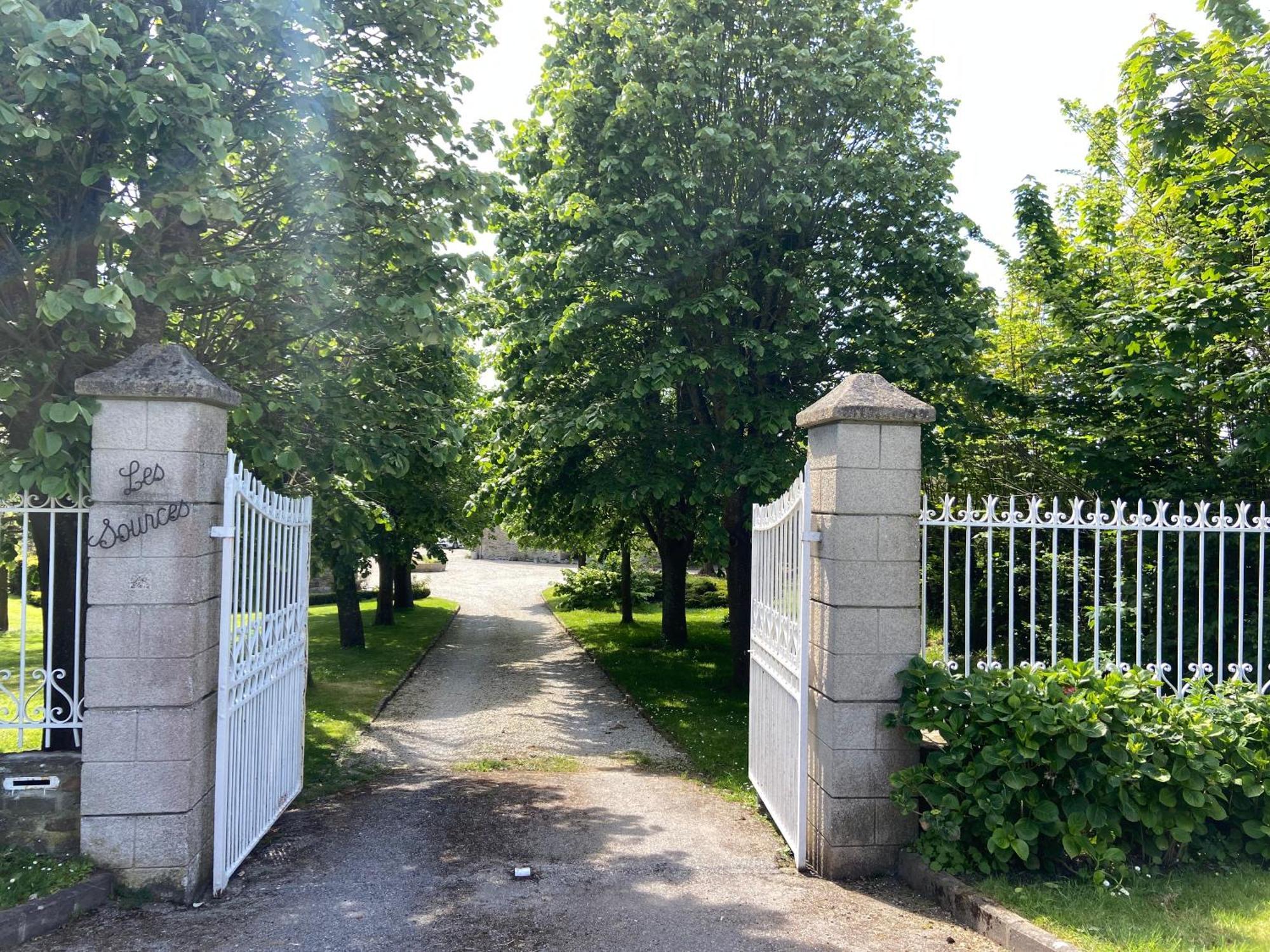 Chambres D'Hotes & Gites - Domaine Les Sources Portbail Exterior photo